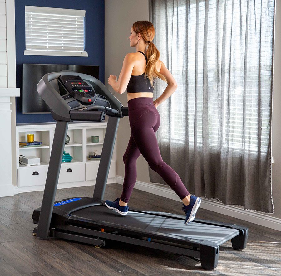 HZ20_LIFESTYLE_T101_female-treadmill_running_side-angle_lores
